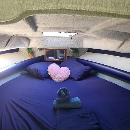 Boat To Sleep In Barcelona Sant Adria de Besos Exterior photo