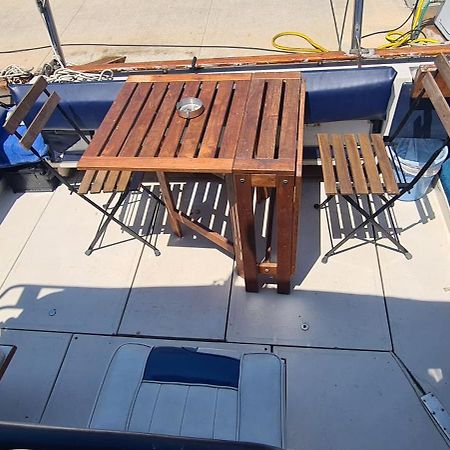 Boat To Sleep In Barcelona Sant Adria de Besos Exterior photo