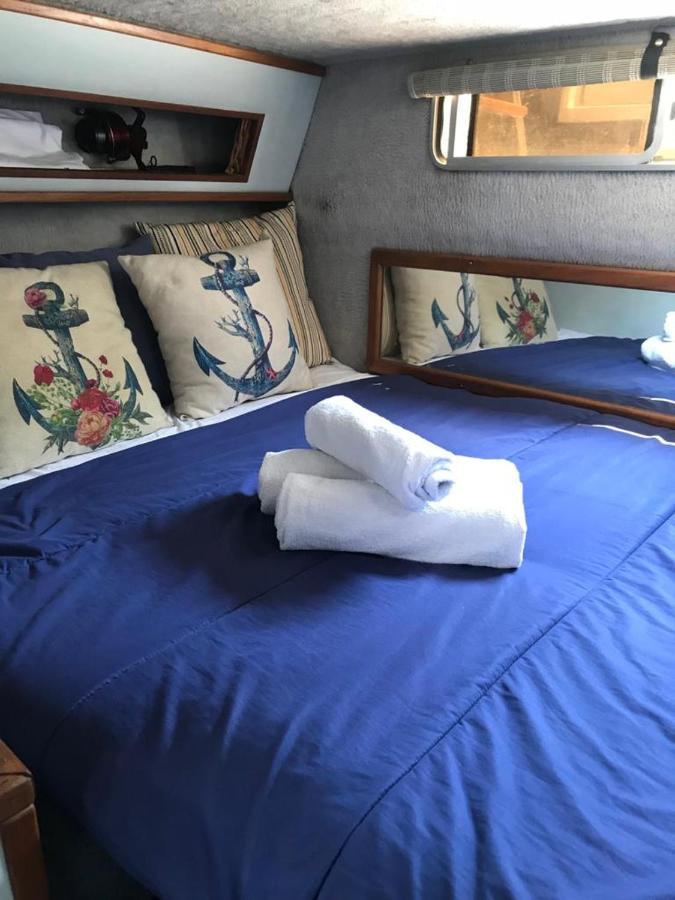 Boat To Sleep In Barcelona Sant Adria de Besos Exterior photo