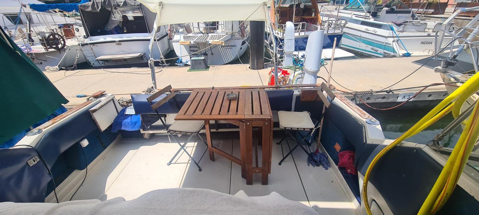 Boat To Sleep In Barcelona Sant Adria de Besos Exterior photo